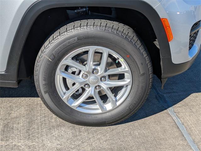 new 2025 Jeep Grand Cherokee car, priced at $39,830