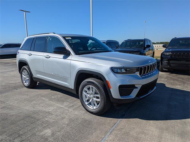 new 2025 Jeep Grand Cherokee car, priced at $39,830