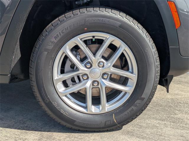 new 2025 Jeep Grand Cherokee car, priced at $38,071
