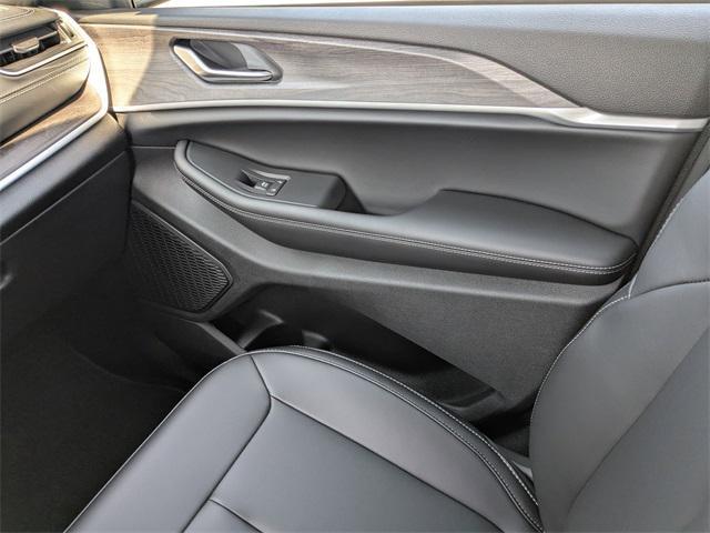 new 2025 Jeep Grand Cherokee car, priced at $46,134