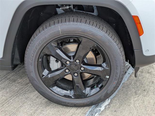 new 2025 Jeep Grand Cherokee car, priced at $50,555