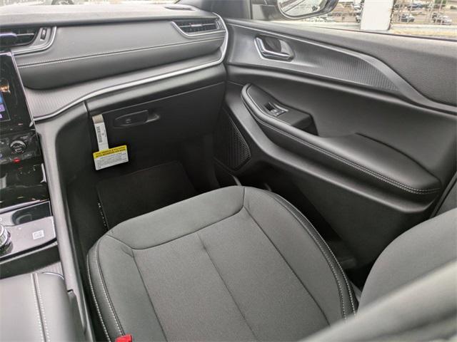 new 2025 Jeep Grand Cherokee car, priced at $37,871
