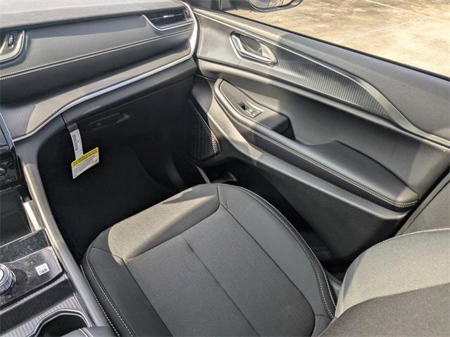 new 2025 Jeep Grand Cherokee car, priced at $39,254
