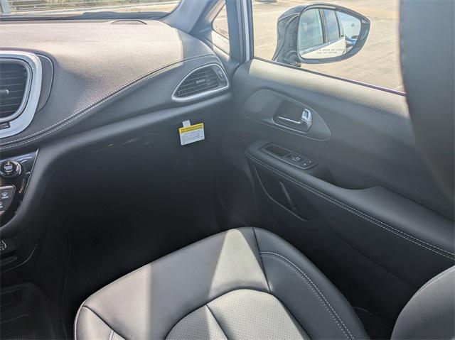new 2025 Chrysler Pacifica car, priced at $40,275