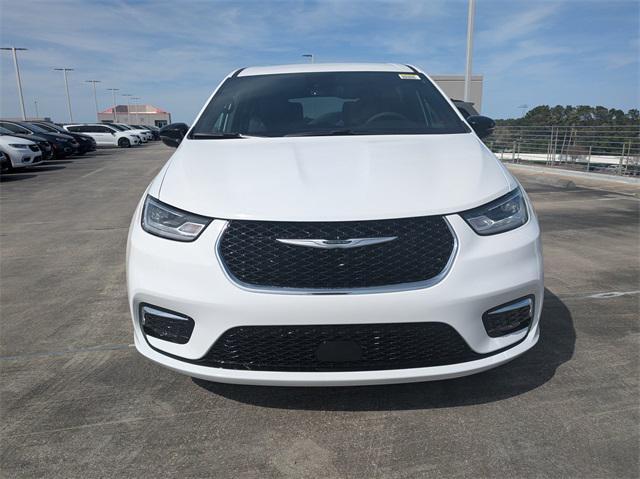 new 2025 Chrysler Pacifica car, priced at $40,275
