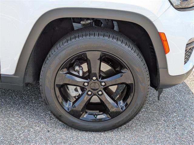 used 2024 Jeep Grand Cherokee car, priced at $38,990