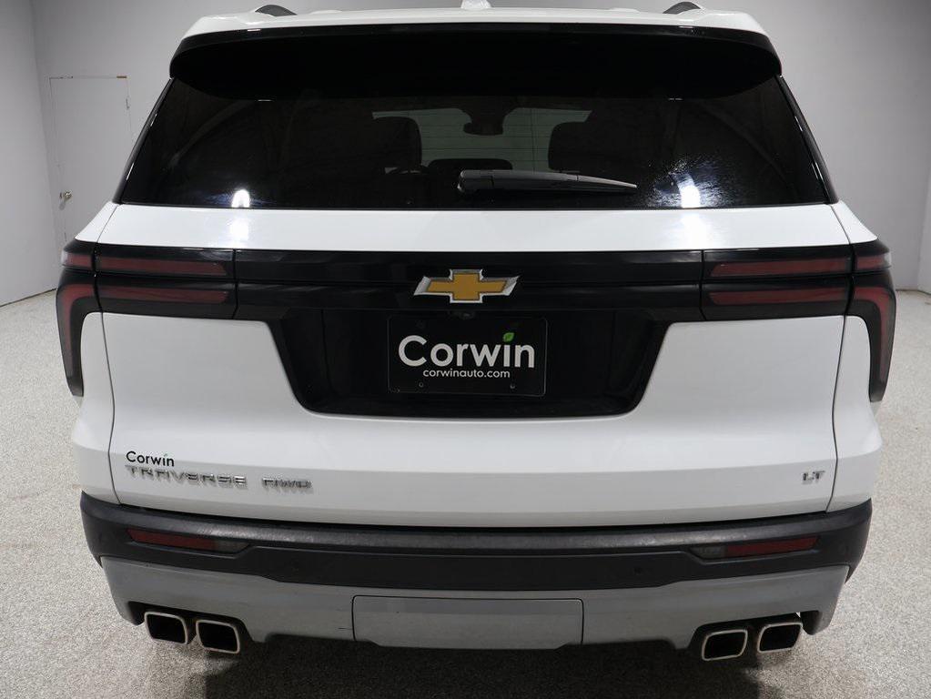used 2024 Chevrolet Traverse car, priced at $37,942