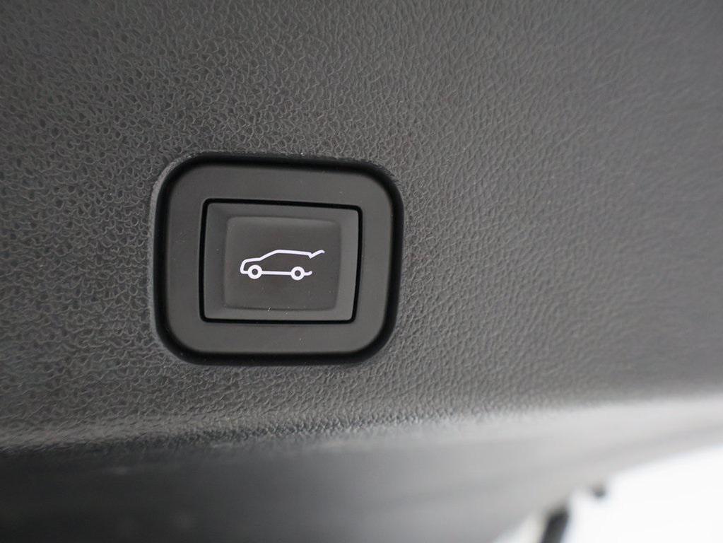 used 2024 Chevrolet Traverse car, priced at $37,942