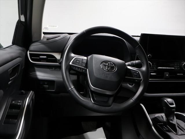 used 2024 Toyota Highlander car, priced at $38,247