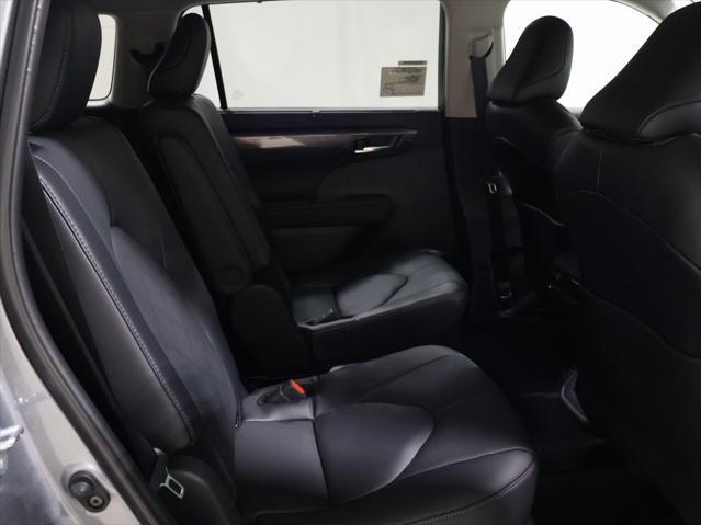 new 2025 Toyota Highlander car, priced at $54,663