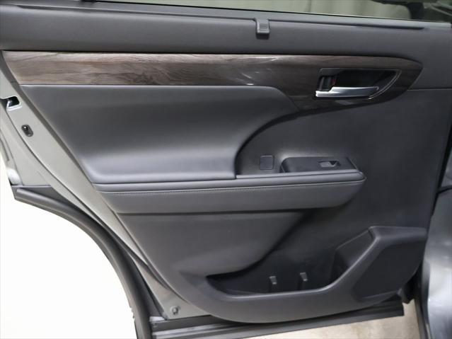 new 2025 Toyota Highlander car, priced at $54,663