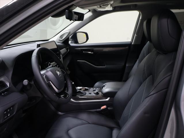 new 2025 Toyota Highlander car, priced at $54,663