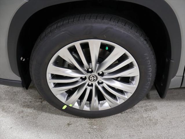 new 2025 Toyota Highlander car, priced at $54,663