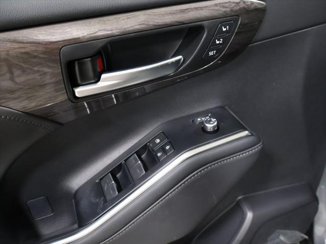 new 2025 Toyota Highlander car, priced at $54,663
