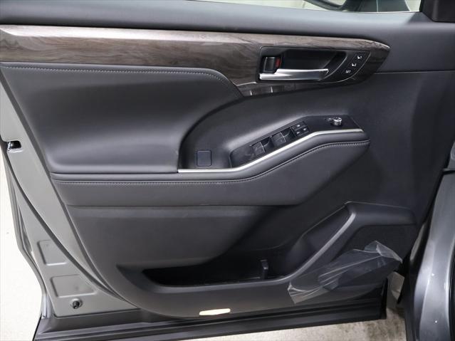 new 2025 Toyota Highlander car, priced at $54,663