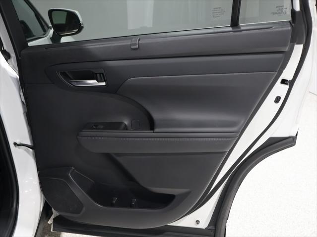 used 2022 Toyota Highlander car, priced at $42,574