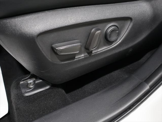 used 2022 Toyota Highlander car, priced at $42,574