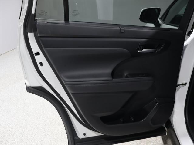 used 2022 Toyota Highlander car, priced at $42,574