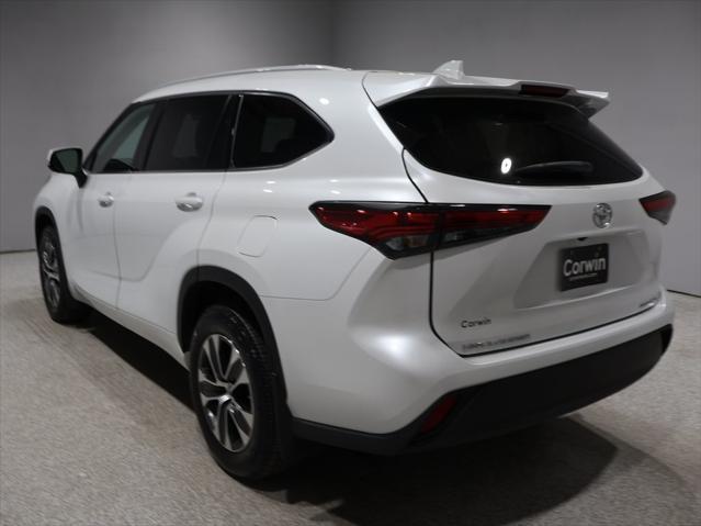 used 2022 Toyota Highlander car, priced at $42,574