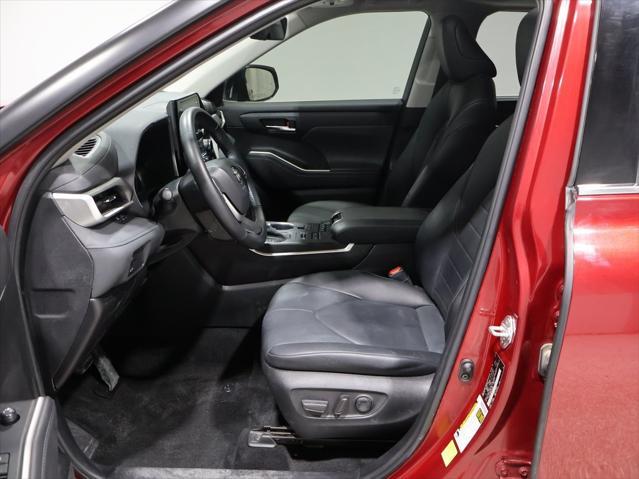 used 2022 Toyota Highlander car, priced at $34,985