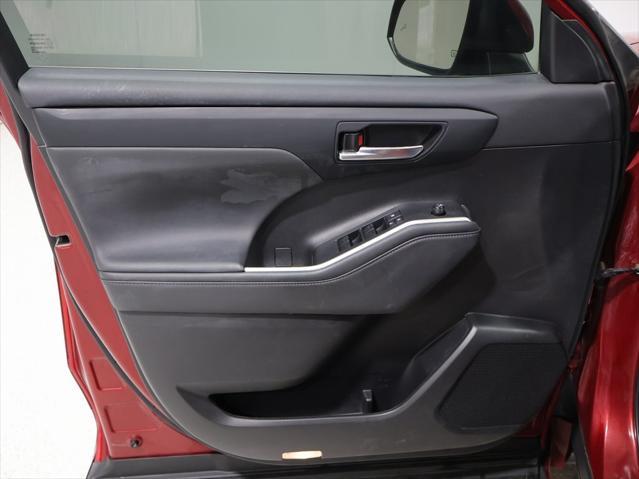 used 2022 Toyota Highlander car, priced at $34,985