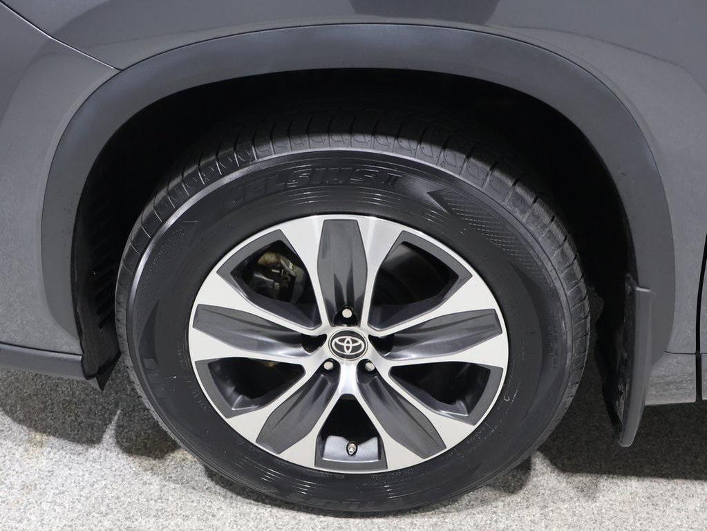 used 2021 Toyota Highlander car, priced at $33,200