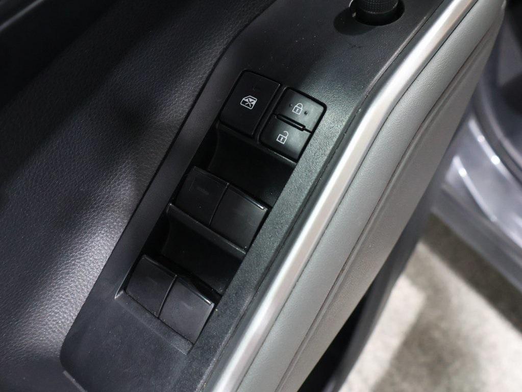 used 2021 Toyota Highlander car, priced at $33,200
