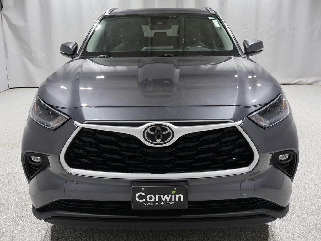 used 2021 Toyota Highlander car, priced at $33,200