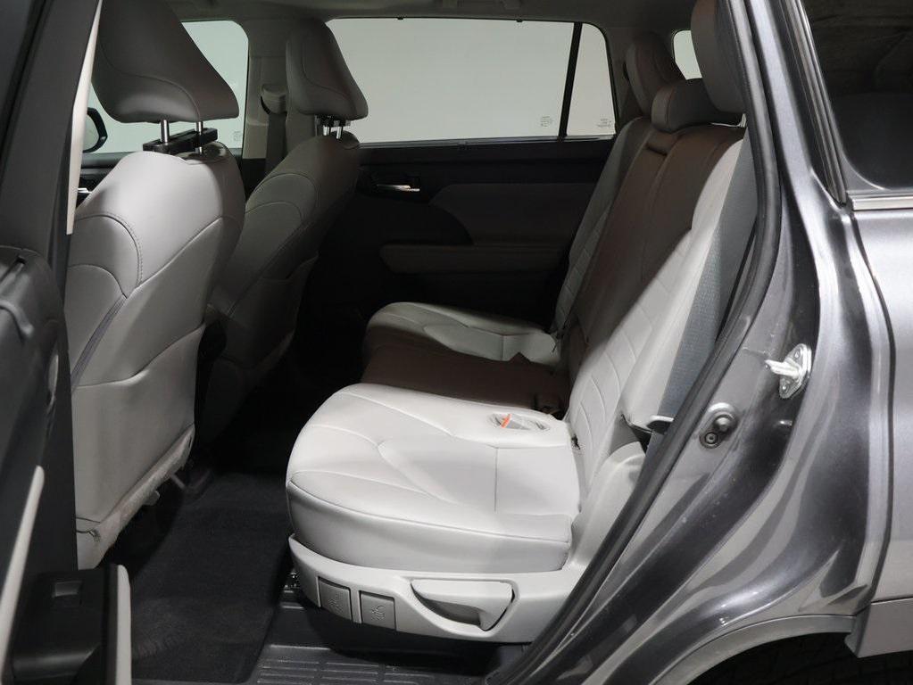 used 2021 Toyota Highlander car, priced at $33,200