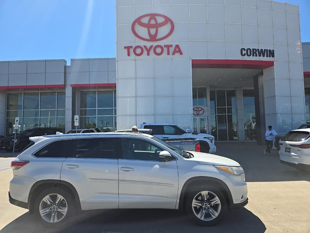 used 2016 Toyota Highlander car