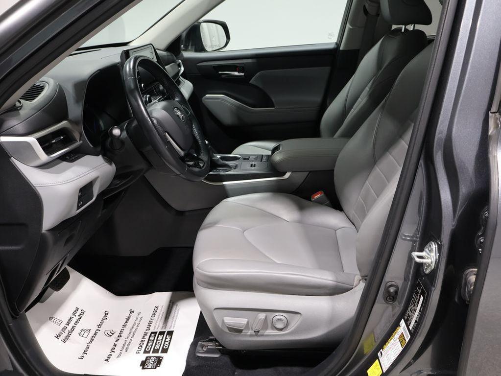 used 2021 Toyota Highlander Hybrid car, priced at $34,766