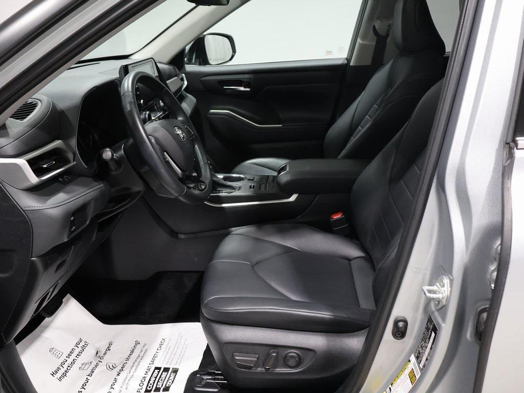 used 2020 Toyota Highlander car, priced at $33,891