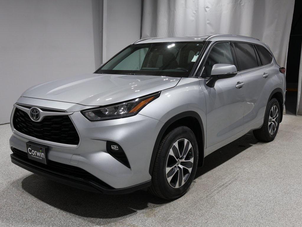 used 2020 Toyota Highlander car, priced at $33,891