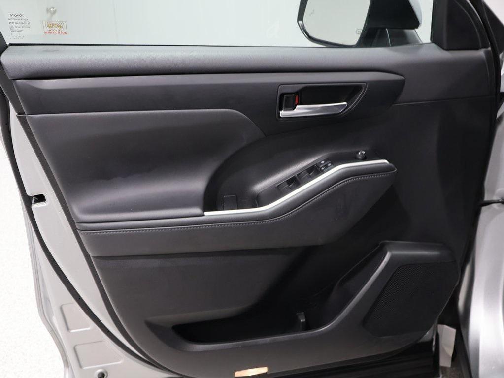used 2020 Toyota Highlander car, priced at $33,891