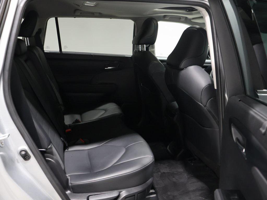 used 2020 Toyota Highlander car, priced at $33,891