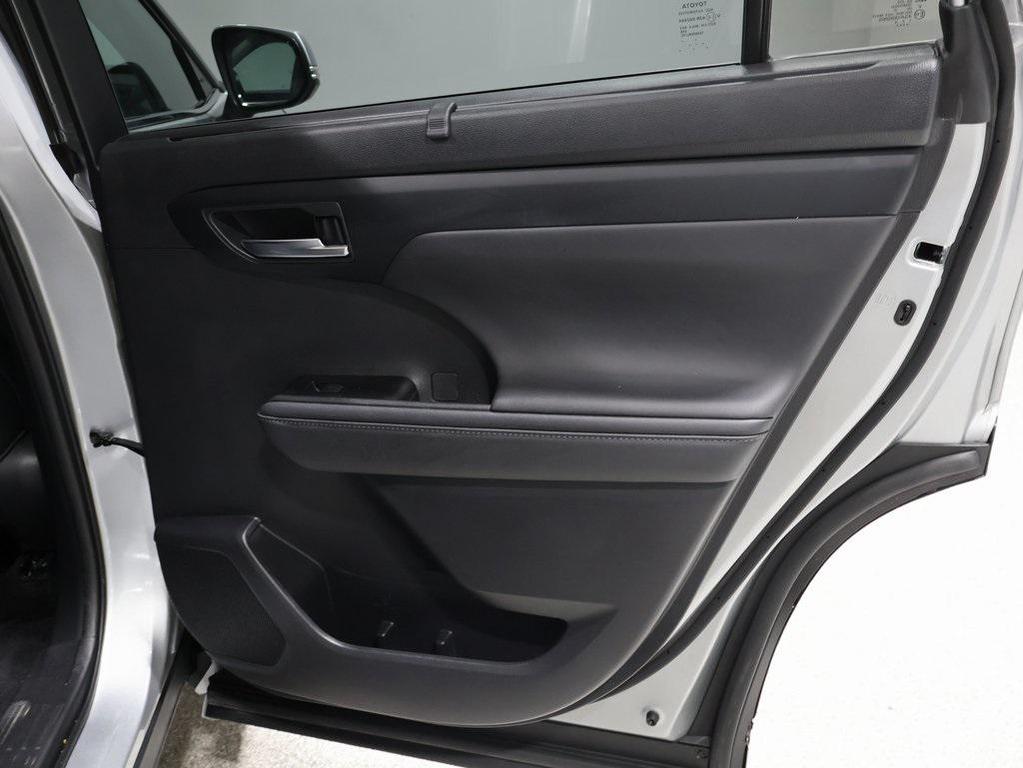 used 2020 Toyota Highlander car, priced at $33,891