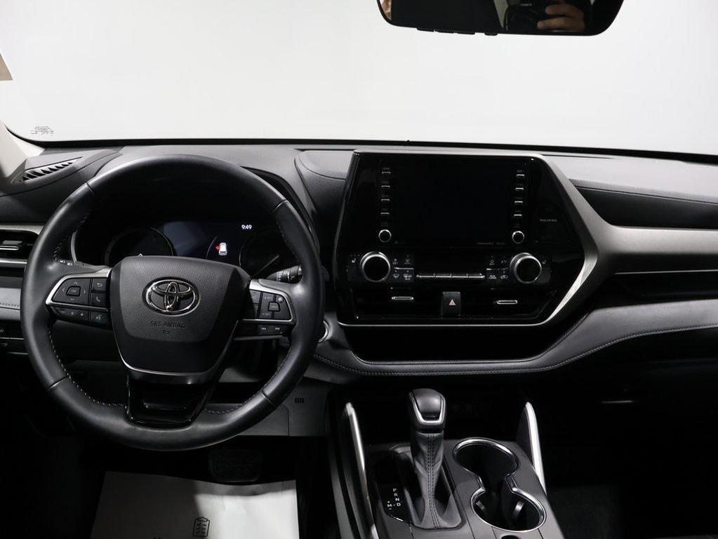 used 2020 Toyota Highlander car, priced at $33,891