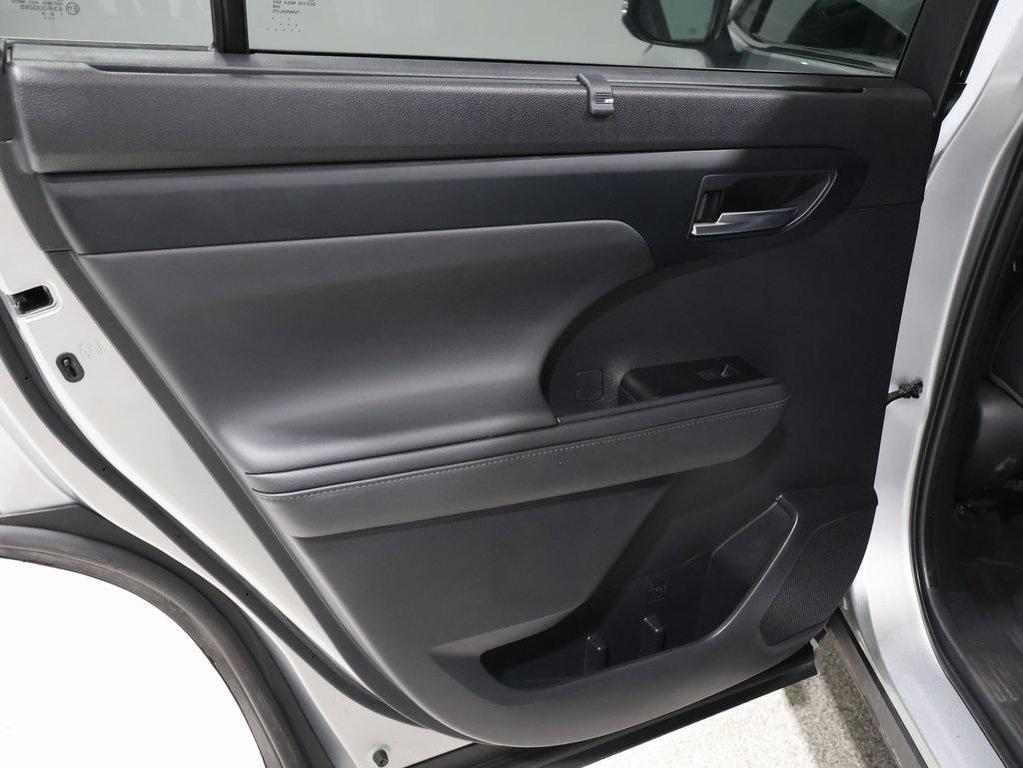 used 2020 Toyota Highlander car, priced at $33,891