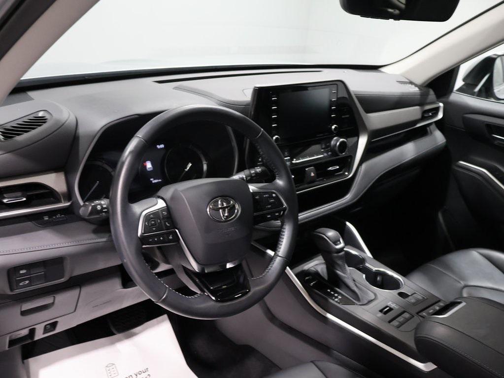 used 2020 Toyota Highlander car, priced at $33,891