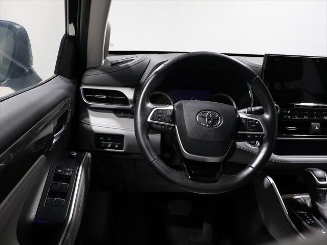 used 2022 Toyota Highlander car, priced at $41,592