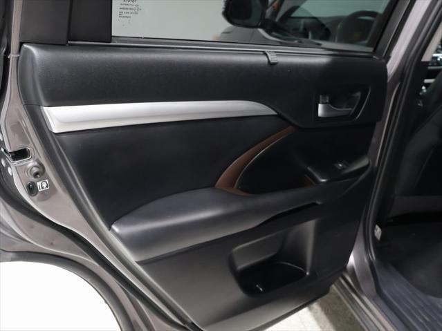 used 2019 Toyota Highlander car, priced at $28,085