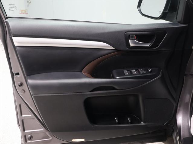 used 2019 Toyota Highlander car, priced at $28,085