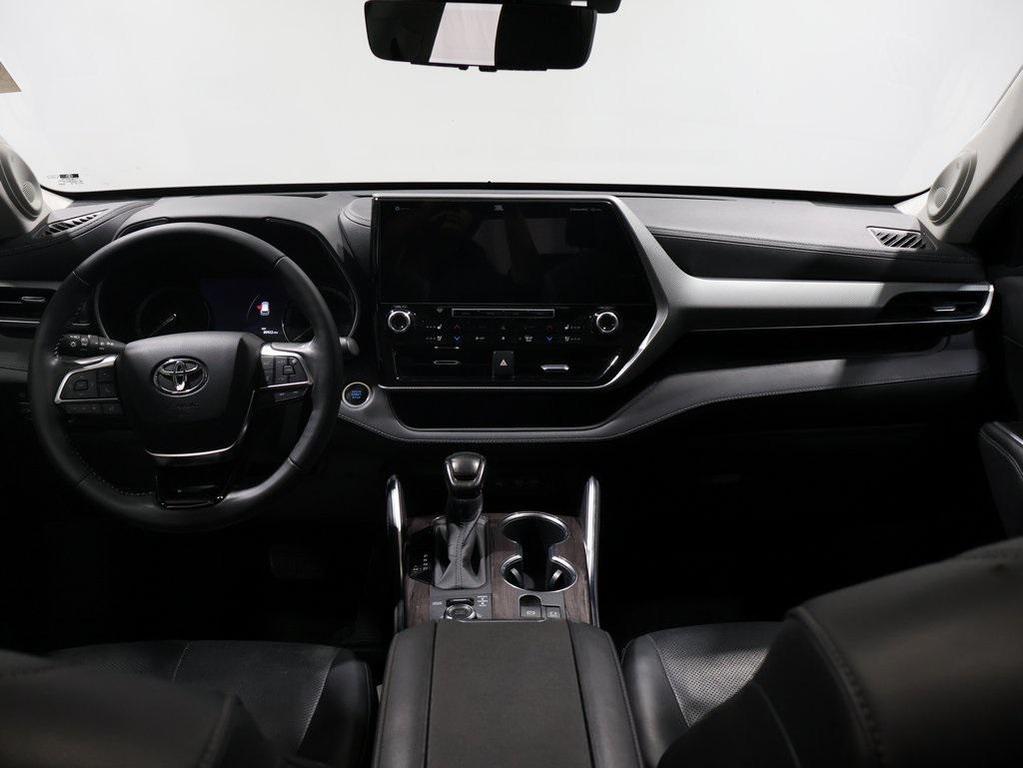 used 2020 Toyota Highlander car, priced at $32,282