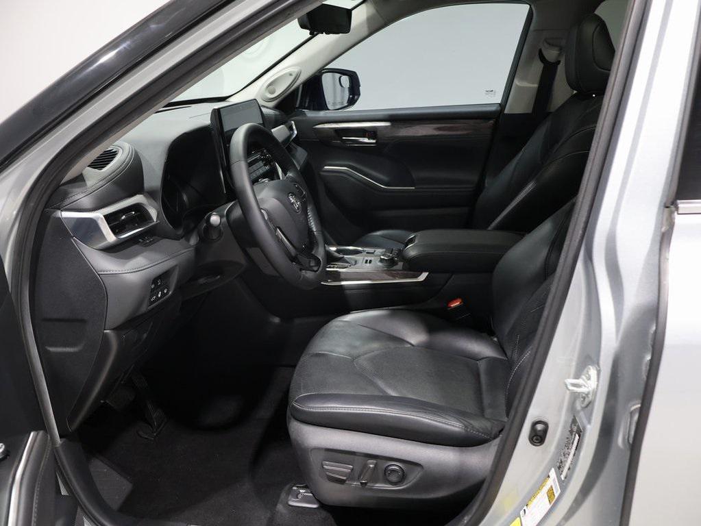 used 2020 Toyota Highlander car, priced at $32,282