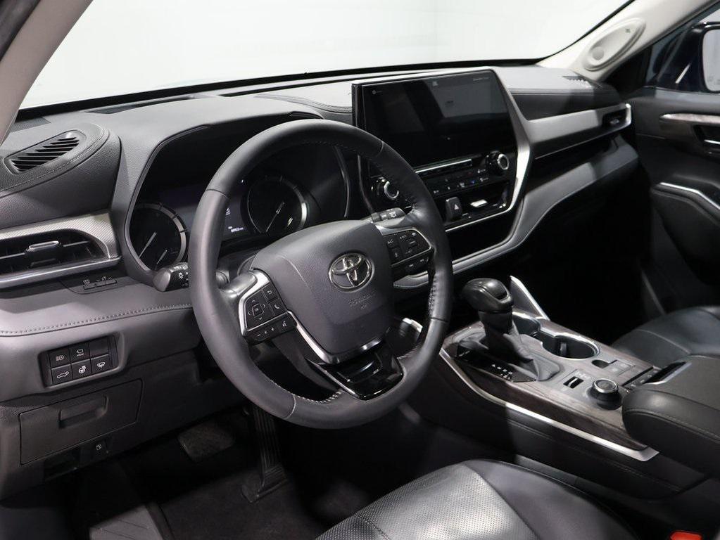 used 2020 Toyota Highlander car, priced at $32,282