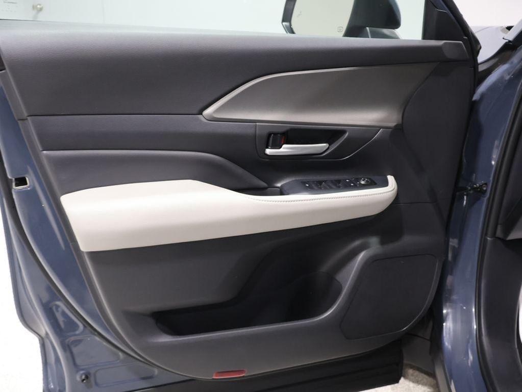 used 2025 Toyota Grand Highlander car, priced at $44,988