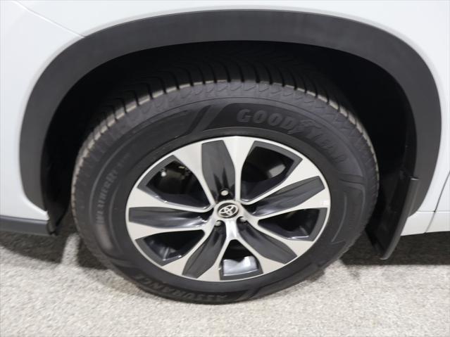 used 2022 Toyota Highlander Hybrid car, priced at $40,913