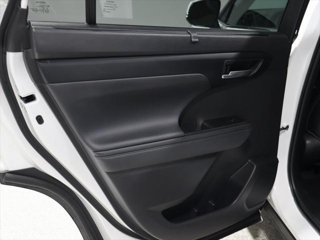 used 2022 Toyota Highlander Hybrid car, priced at $40,913
