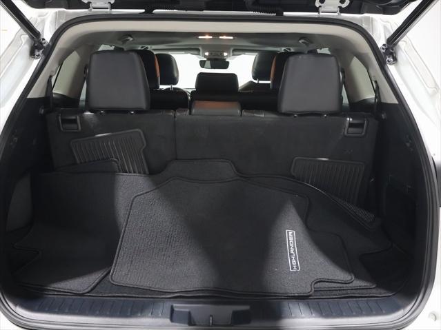 used 2022 Toyota Highlander Hybrid car, priced at $40,913