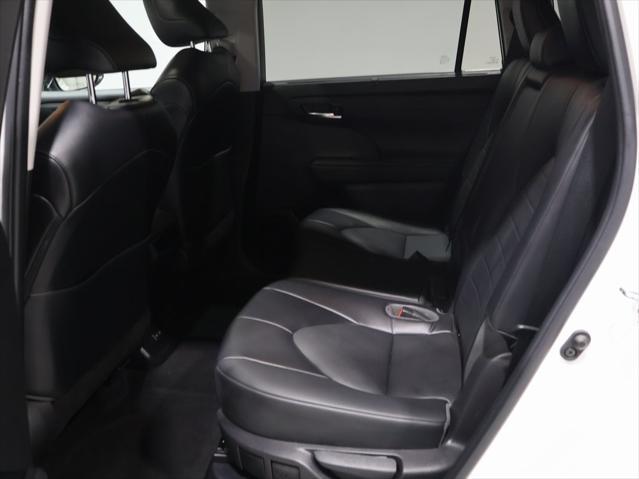 used 2022 Toyota Highlander Hybrid car, priced at $40,913